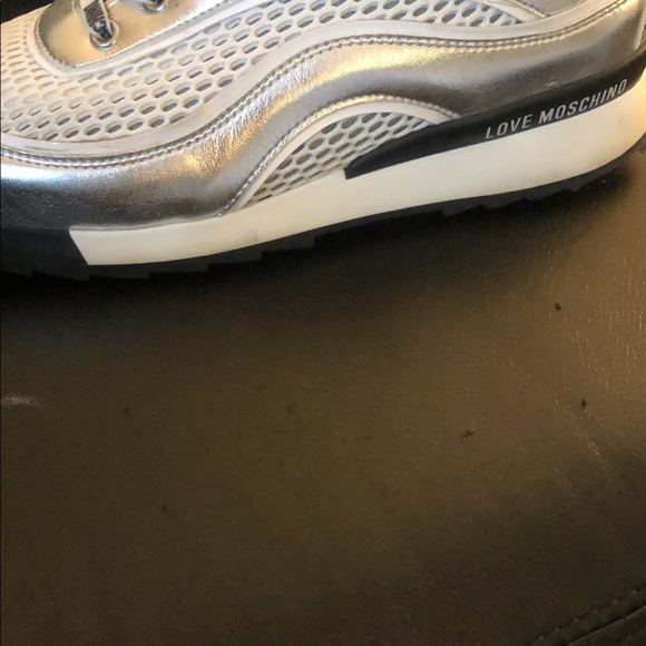 Women’s authentic Moschino sneakers - Picture 3 of 3